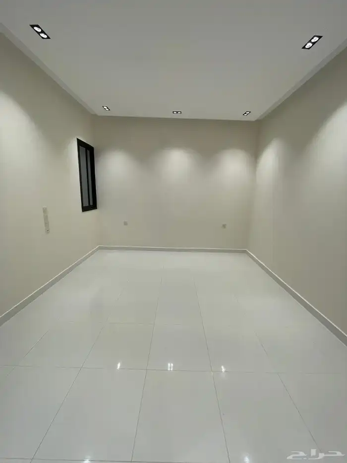 شقق ارضيه وعلويه تشطيب ممتاز واصل جميع الخدمات بحي المعارض 15