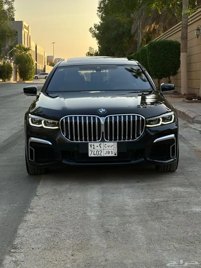 بي ام 740iL 2021 2