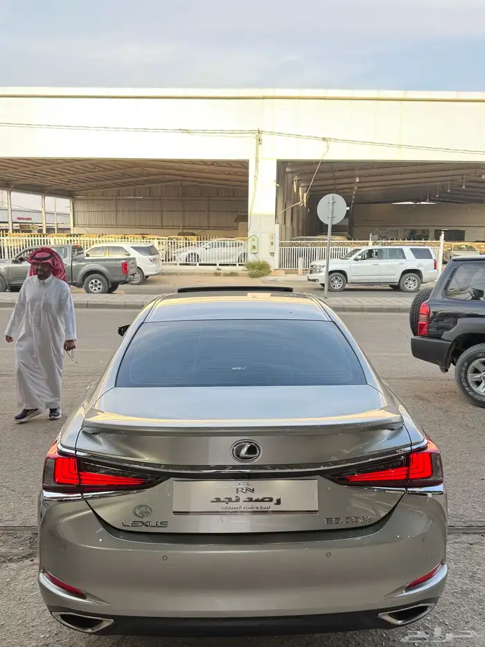 لكزس 2024 عداد 13 الف ES350 خليجي الساير 3