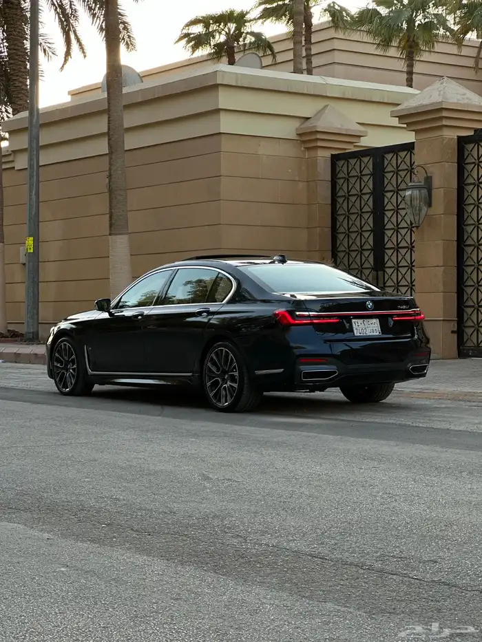 بي ام 740iL 2021 18