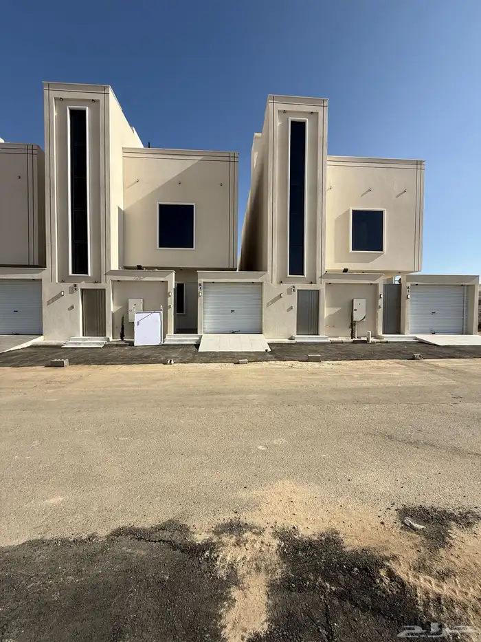 للبيع ارواف علويه بملحق وشقق ارضيه ببايكة سيارة ف احد رفيده 1