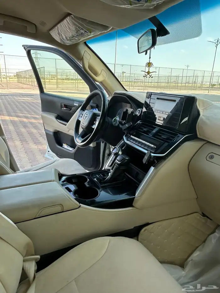 تويوتا لاندكروزر GXR ديزل 2022 13