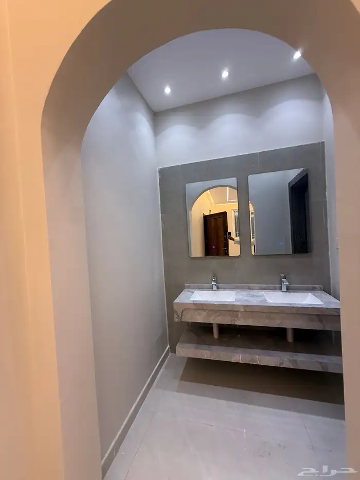 دور فاخر للبيع حي المحيسن النموذجي مقابل القطار شارعين 15