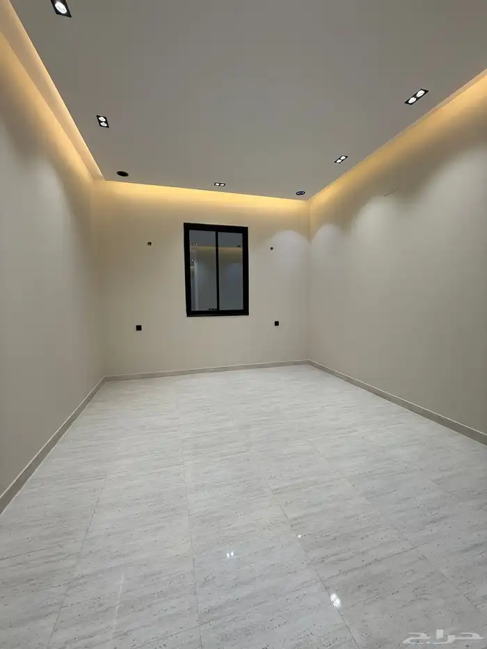 للبيع دور أرضي بحوش خاص 6 غرف مقابل نادي ضمك الرياضي 14