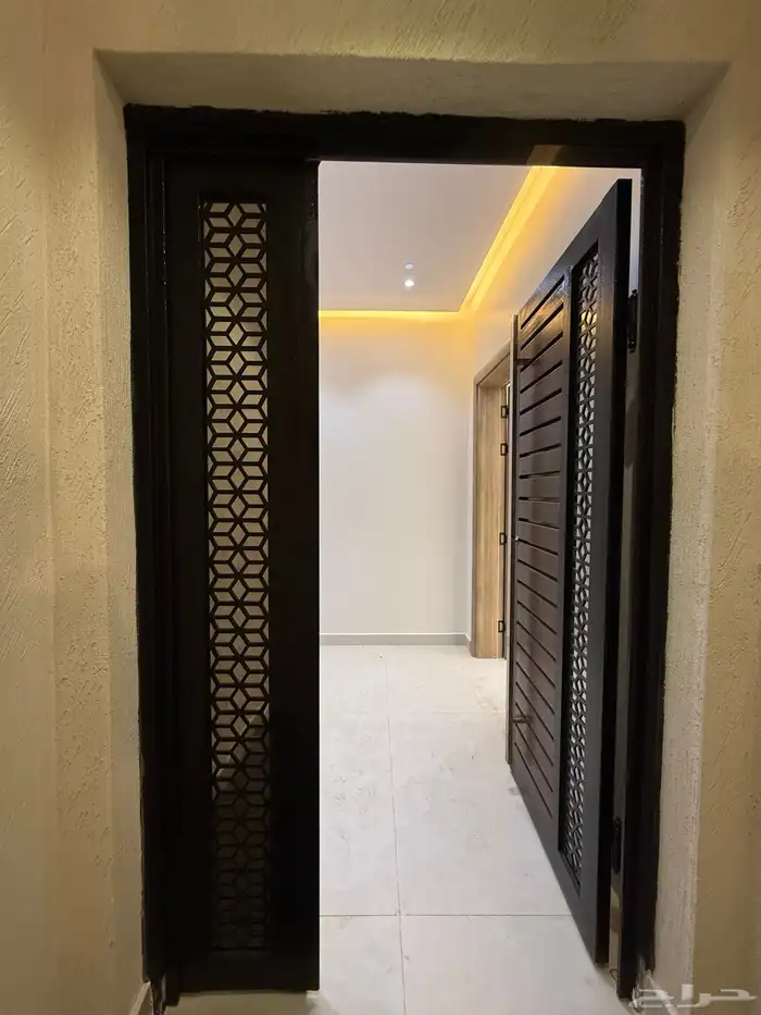 دور للبيع حي الشروق على اليمين 5 غرف فاخر شغل شخصي 33