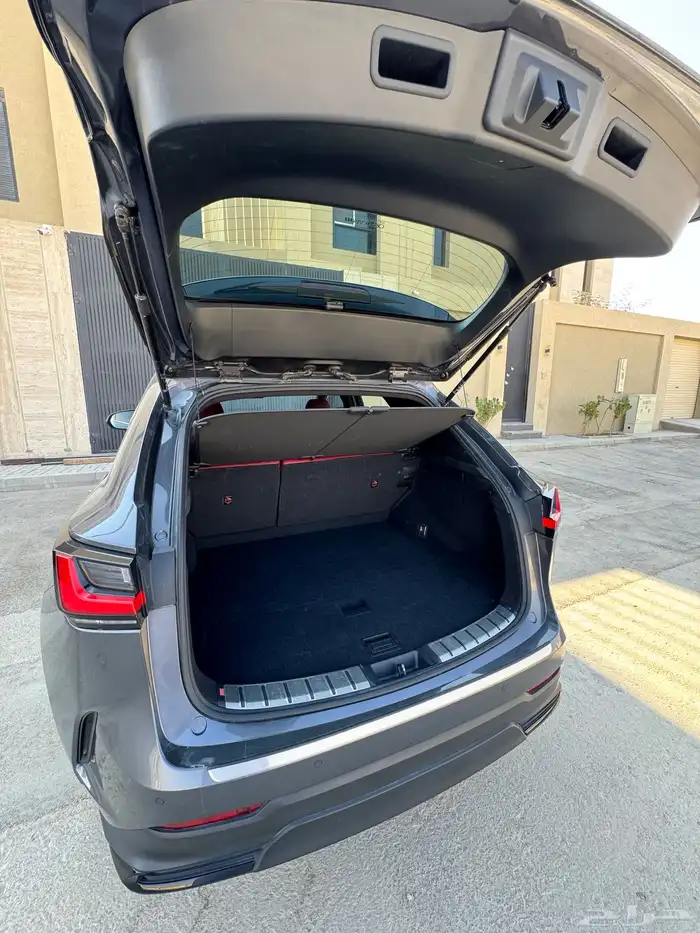 لكزس NX عبداللطيف جميل 350 13