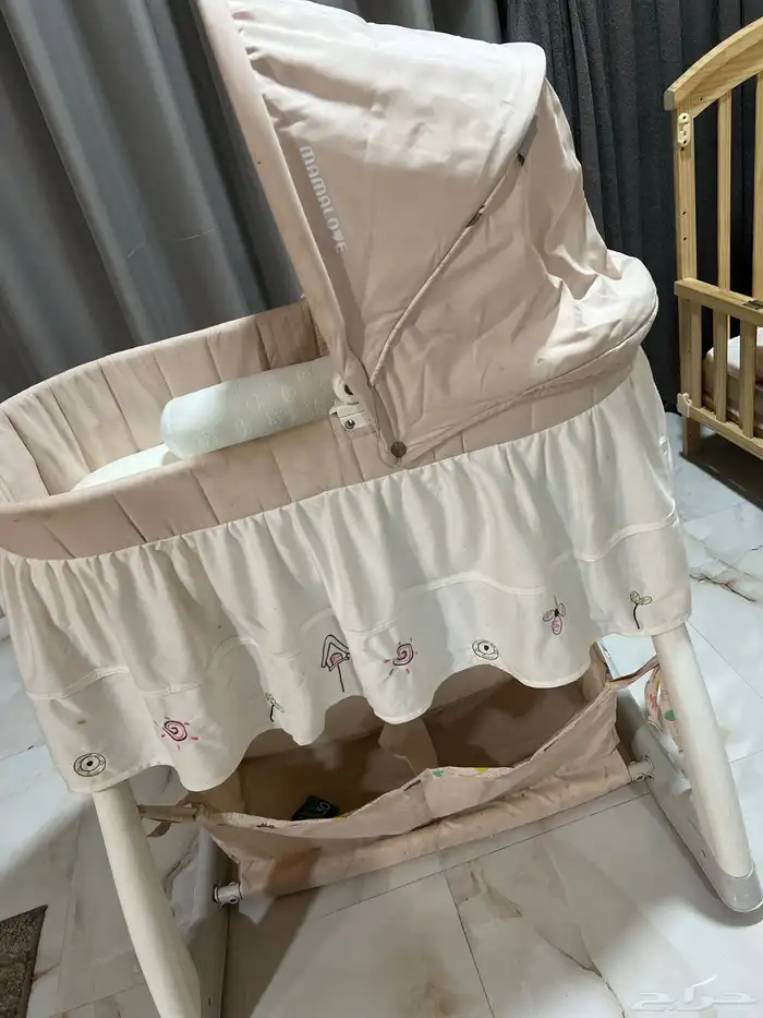 سرير مواليد نظف جدا شبه جديدماركه معروفه ماركت mamaLoE 2