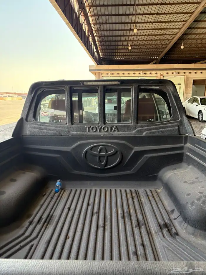 هايلوكس 2018 مرفق معها مجموعة هايلوكسات مخزنه 17