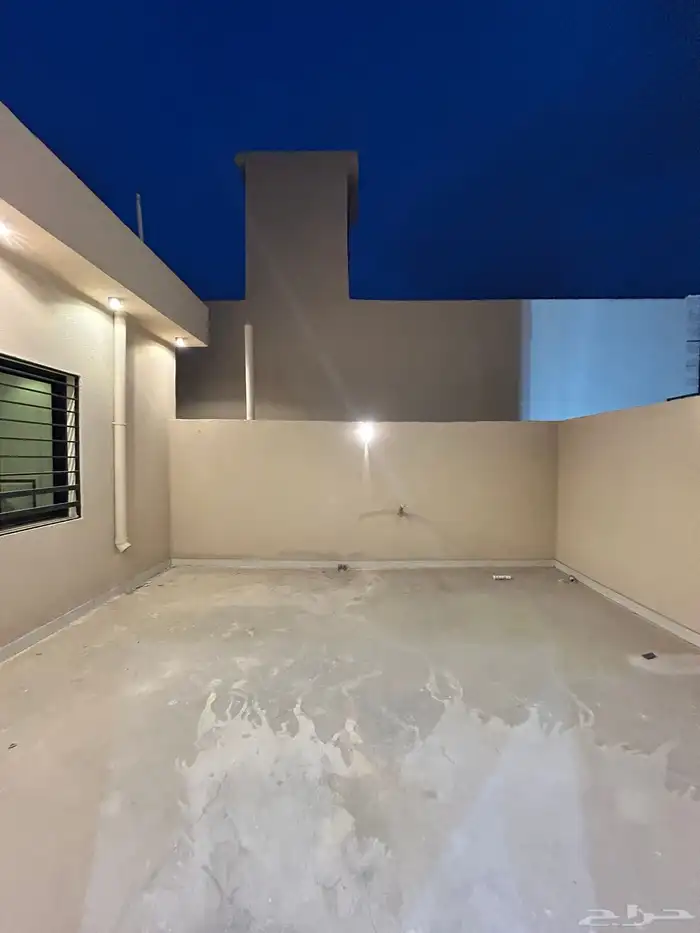 للبيع ادوار ارضي بحوش وارواف علويه بملحق دره الموسي 50