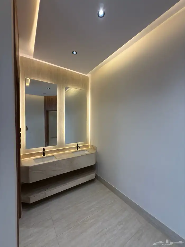 للبيع فلل مودرن دورين وملحق بتصميم عصري طريق المحاله 6