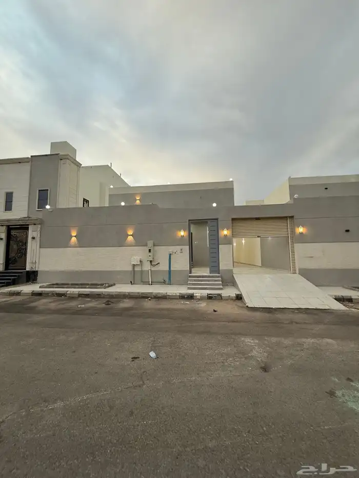 دور فاخر للبيع حي المحيسن النموذجي مقابل القطار شارعين 1