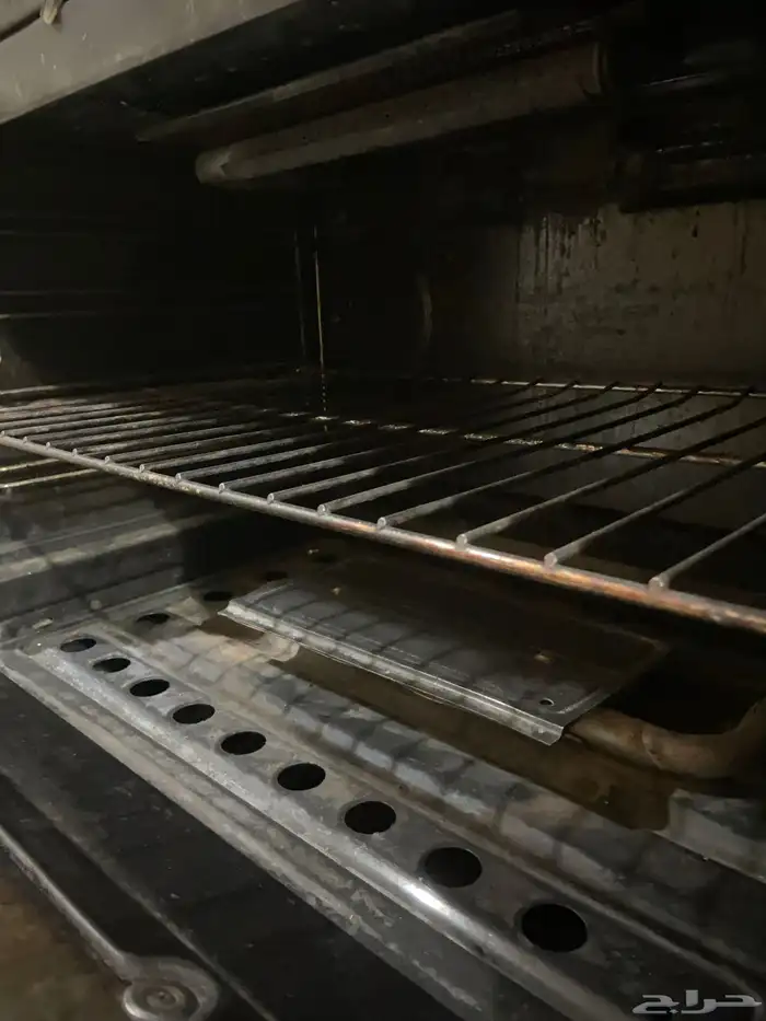 فرن نظيف وشغال الا عين وحده يبي لها صيانه بس 1