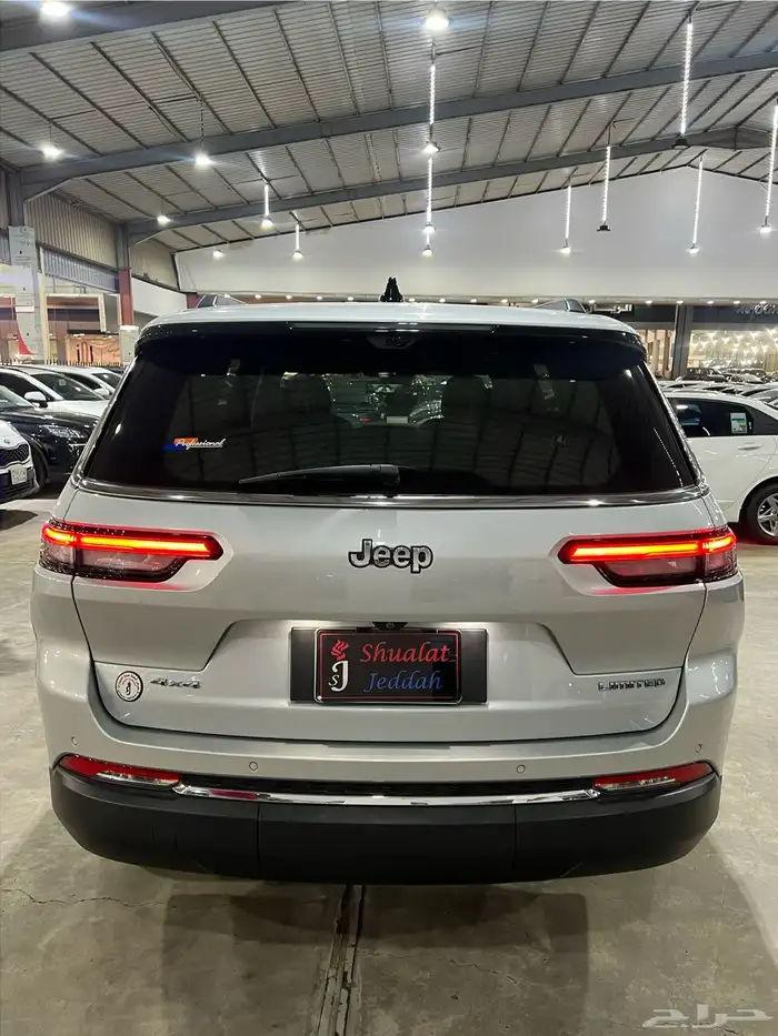 جيب جراند شيروكي 2023 ليمتد شبه جديد ( الوكيل بترومين ) 3
