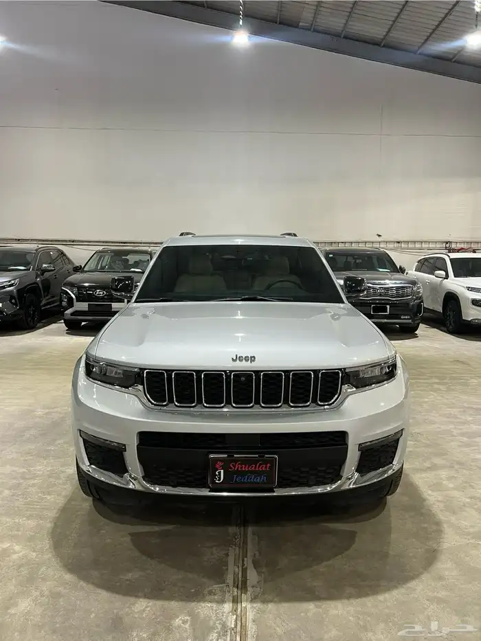 جيب جراند شيروكي 2023 ليمتد شبه جديد ( الوكيل بترومين ) 0