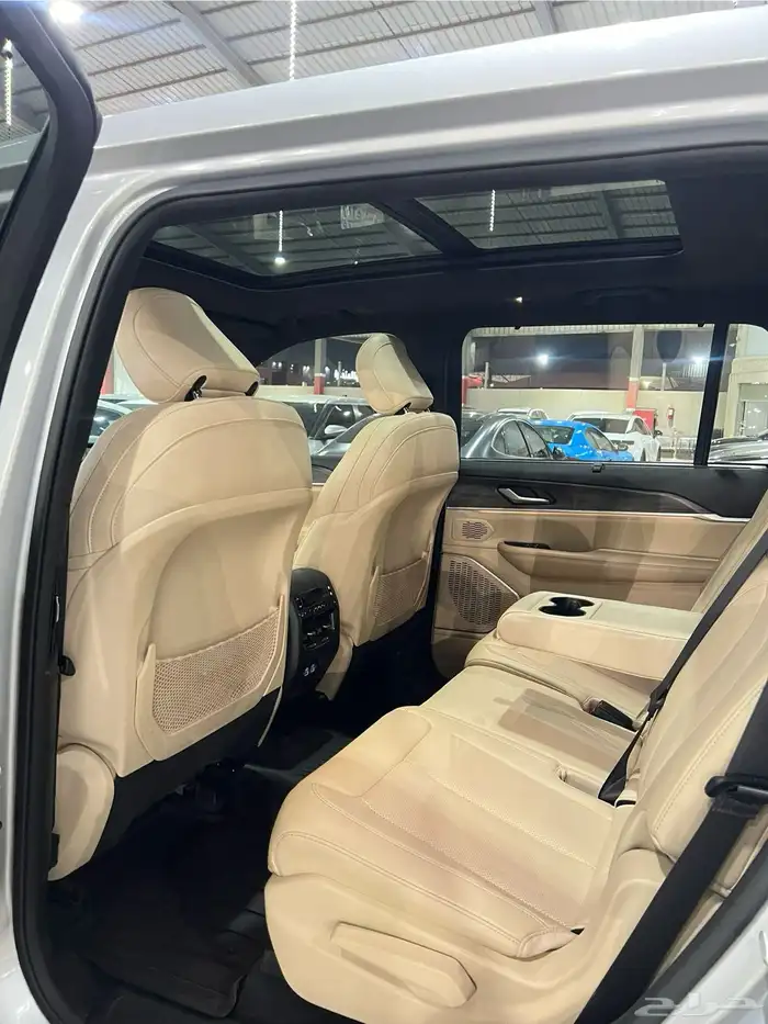 جيب جراند شيروكي 2023 ليمتد شبه جديد ( الوكيل بترومين ) 8