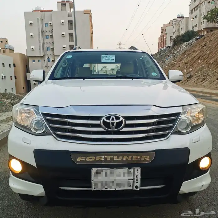 تويوتا فورتشنر 2013 فل V6. قير عادي دفلك 2