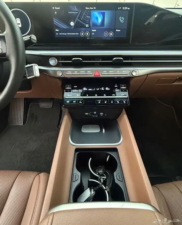 هونداي ازيرا 2023 ( بنزين ) فل كامل شبه جديدة للبيع 17