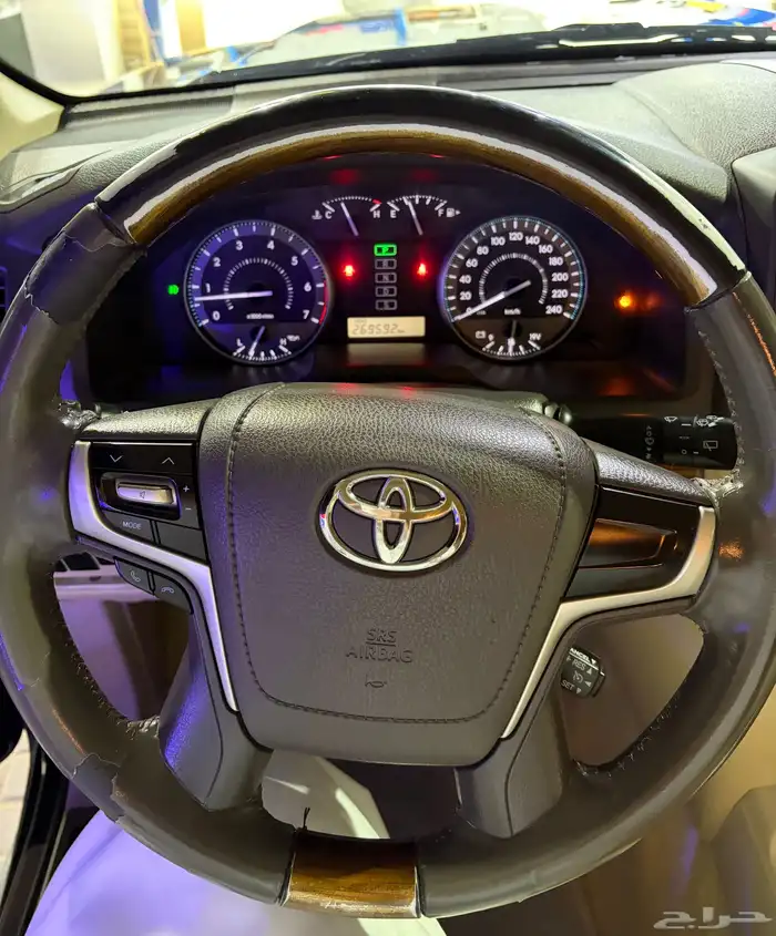 لاندكروزر خليجي 7