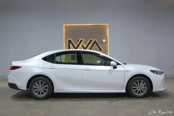 تويوتا كامري E هايبرد موديل 25 عروض نهايه العام تسليم فوري 3