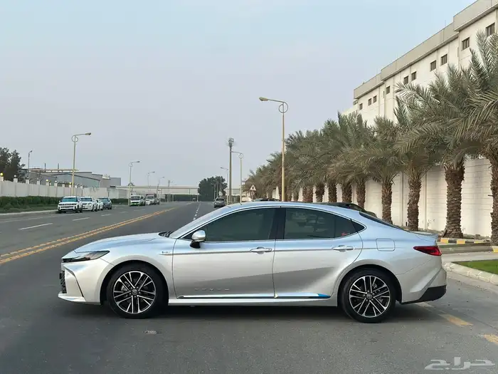 تويوتا كامري LE 2025 هايبرد بانوراما 6