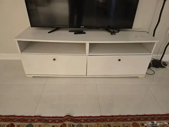 سرير ومرتبة وطاولة تلفزيون 2