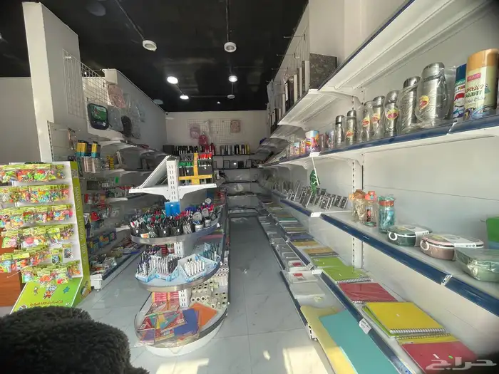 مكتبة للبيع في حي الحمرا الرياض 1