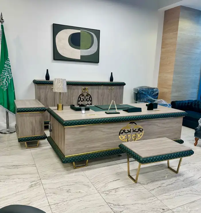 مكاتب طقم تركي فاخرة جديدة و مكتب مدراء جدا  ممتاز و كراسي 24