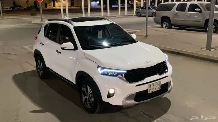 كيا سونيت 2023 نظيفه جدآ 4