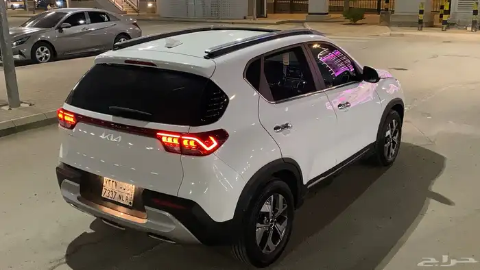 كيا سونيت 2023 نظيفه جدآ 6