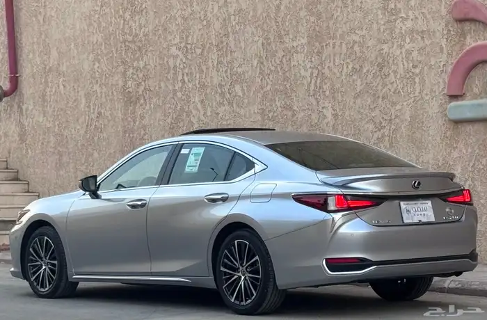 لكزس ES250 2023 فل كامل شبه الجديد 3