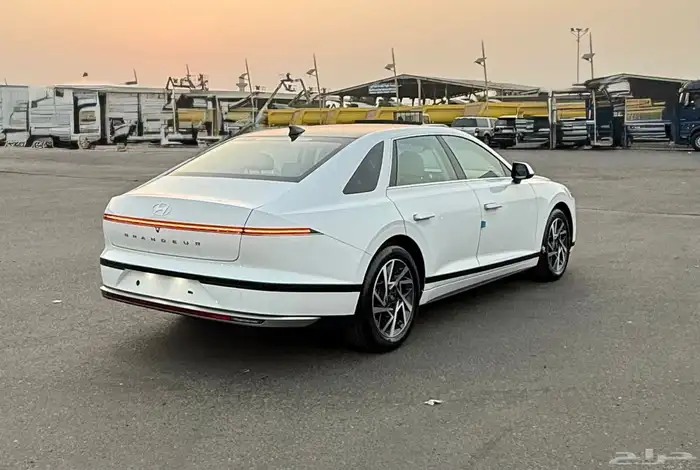 هونداي ازيرا 2023 ( بنزين ) فل كامل شبه جديدة للبيع 3