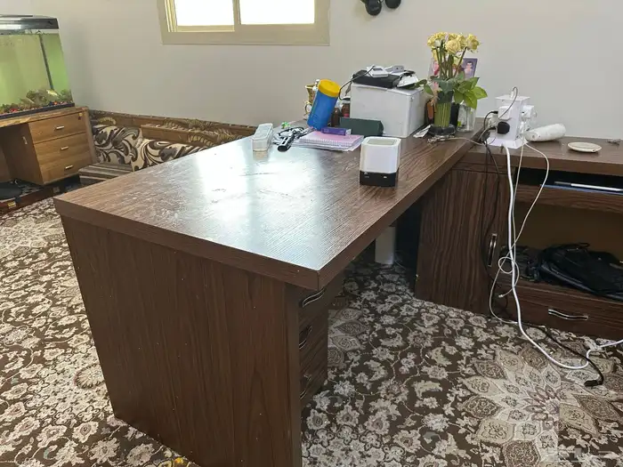 أسره ومكتب ومكتبه وكرسي وحوض سمك 4