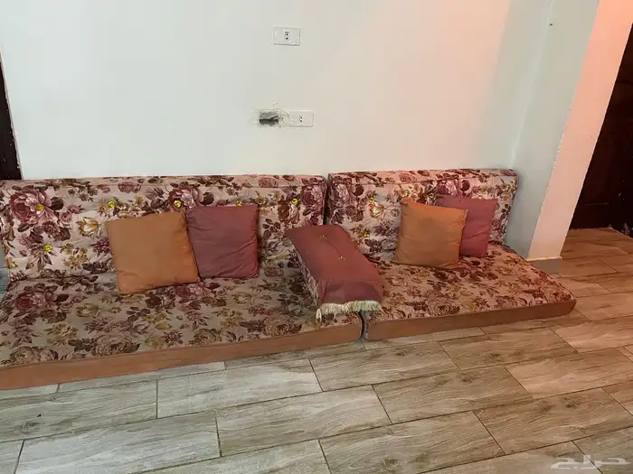 كنت ارضية حرف L مع 2 تكايه 5 مخدة 0