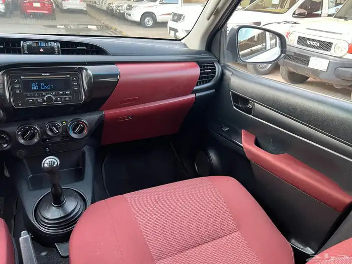 هايلوكس ديزل 2019 نظيف جدا لدى قمة الاطلال 36