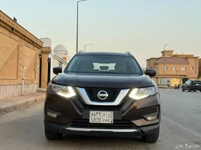 نيسان اكس تريل 2021 نص فل نظيف للبيع 3