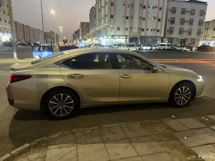 لكزس es 250 موديل 2024 7