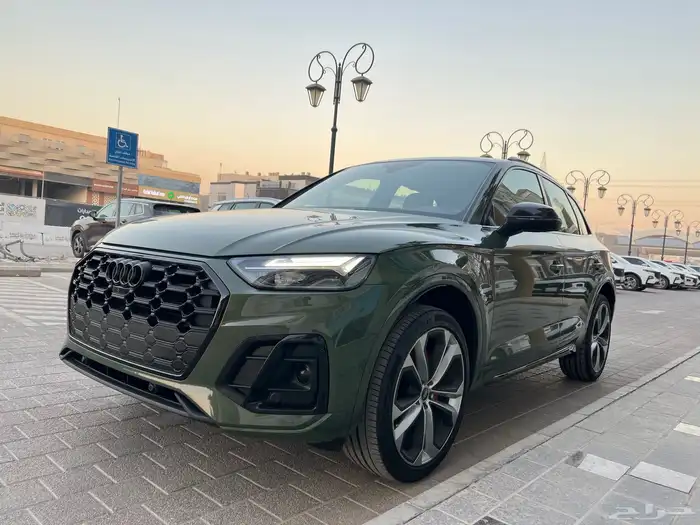 AUDI Q5 2023 S line بلاك اديشن 12