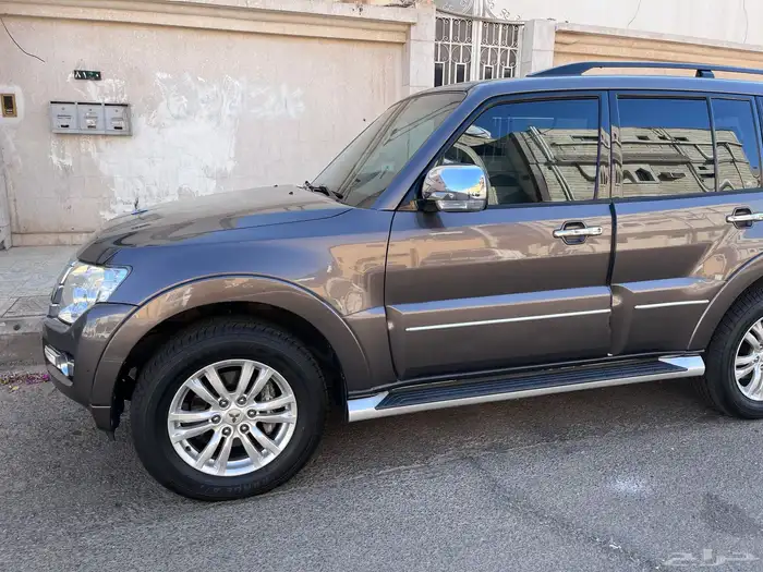 ميتسوبيشي باجيرو 2016 العلامة الذهبية ممشى قليل 1