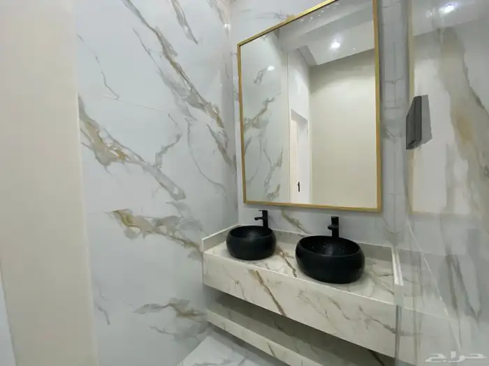 شقق علوية بسطح خاص تشطيب VIP شمال الخميس 10