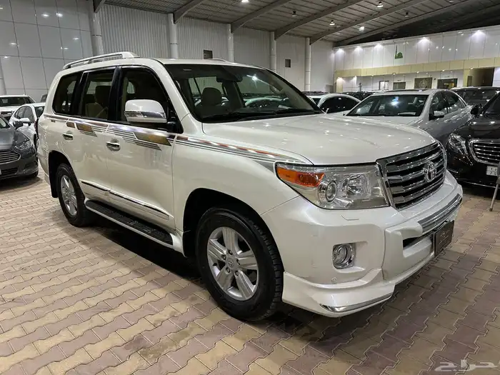 تويوتا لاند كروزر GXR موديل 2014 فل كامل نظيف بريمي 2