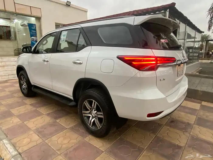 جيب فورتشنر 2023 6سلندر دبل بنزين عداد 34ألف نظيف جدا 4