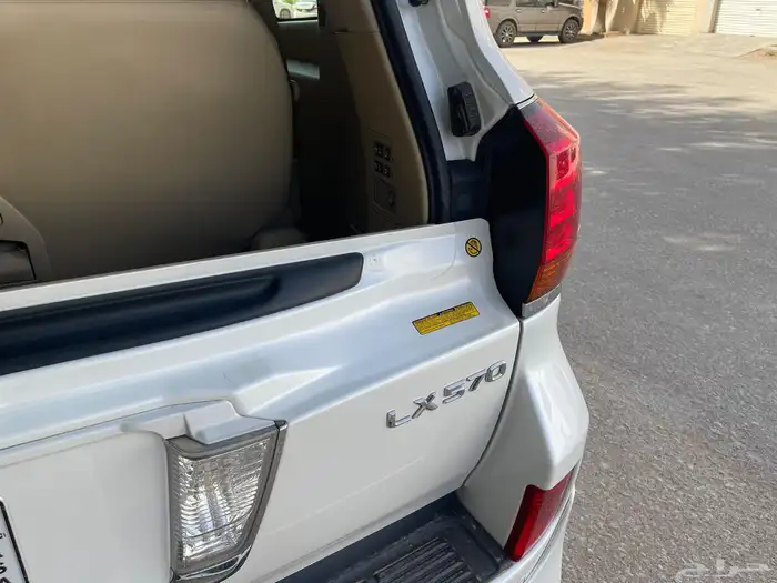 جيب لكزس LX570 بريمي 2010 22