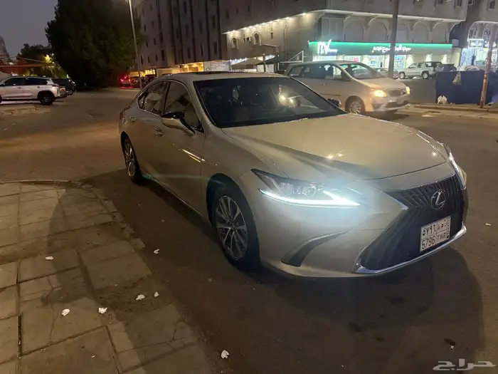 لكزس es 250 موديل 2024 6