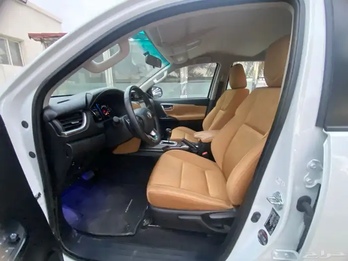 جيب فورتشنر 2023 6سلندر دبل بنزين عداد 34ألف نظيف جدا 7