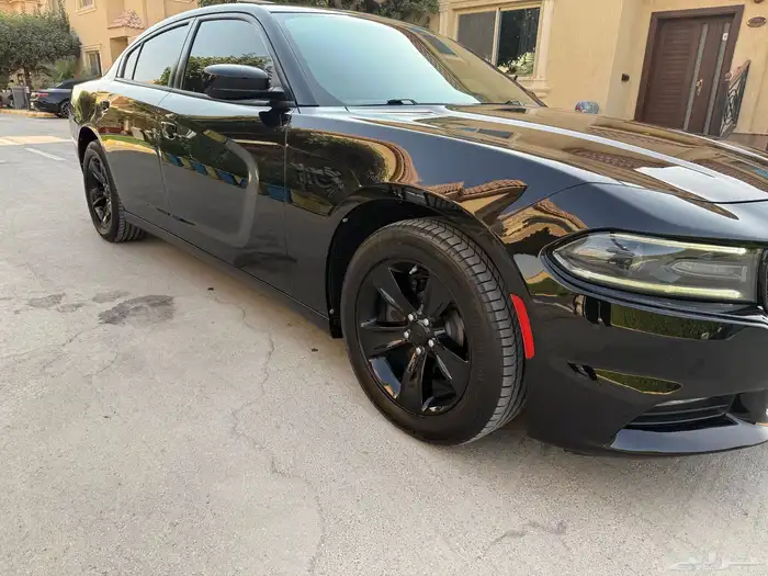 شارجر اسود ملكي مخزن و نظيف جدا 12