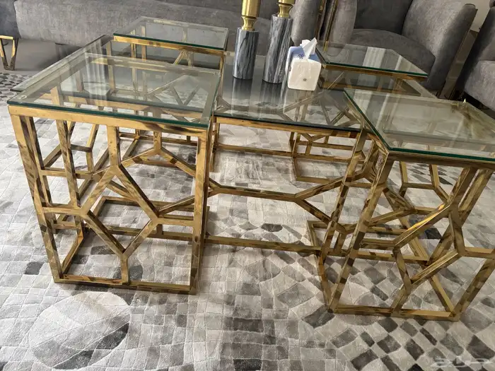 طاولات مع طاولات خدمه 1