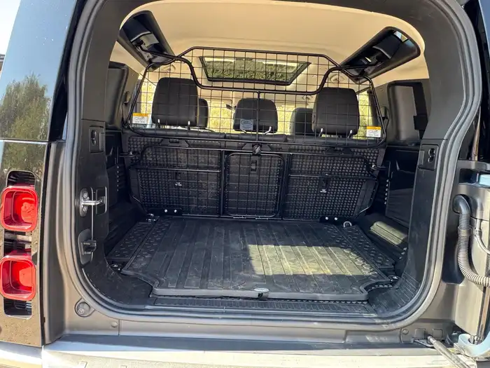 للبيع ديفندر SE موديل 2020 ماشي 70 الف كندا 10