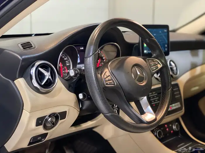 مرسيدس GLA250 2018 بحالة ممتازة 15