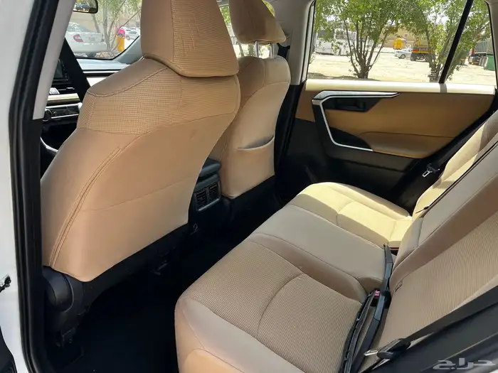 تويوتا رافور بنزين دبل موديل 2022 11