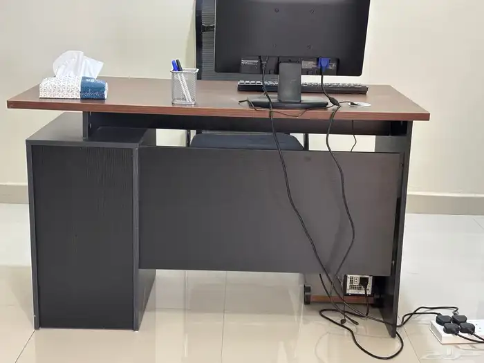 مكاتب وأجهزه كمبيوتر للبيع 1